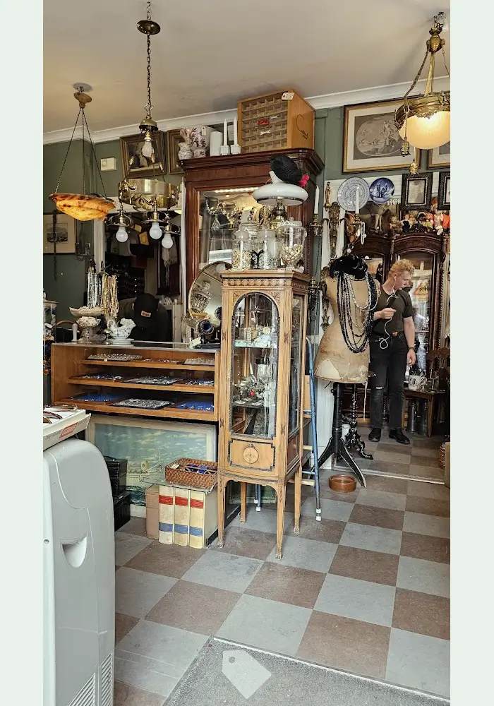 Bild på Fåfängans Antik AB