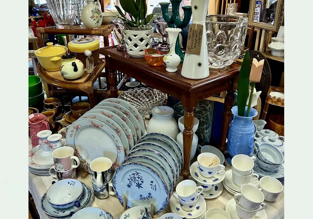 Bild på The Antique Road Shop